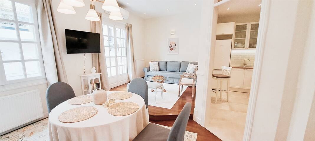 Luxe Acropolis View/110 sqm/Apt/2 BR/WiFi/AC gallery image 2