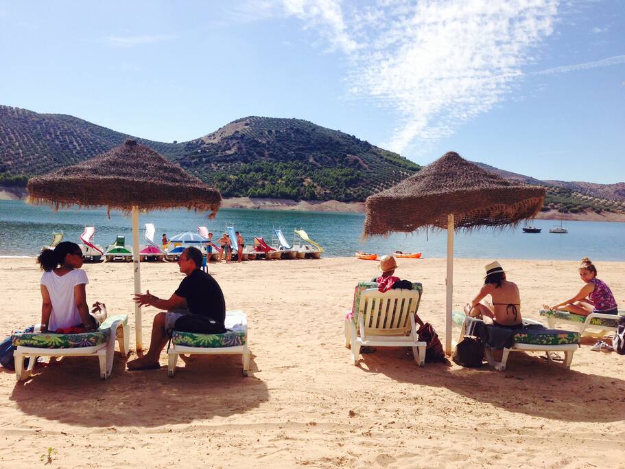 The beach at Iznajar lake is just a few minutes away