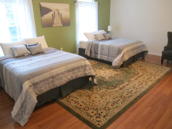 2 брачни кревета.
2 кат.