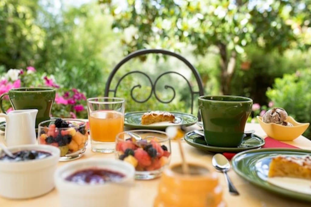 Breakfast in the garden.
