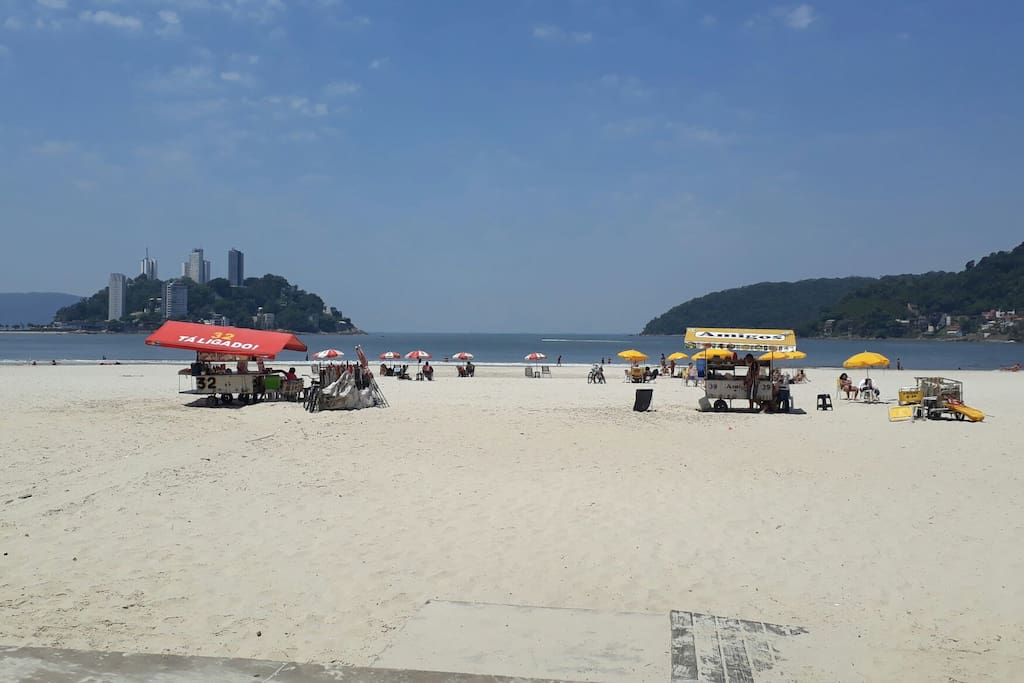 Praia a 20 metros Pé na Área.