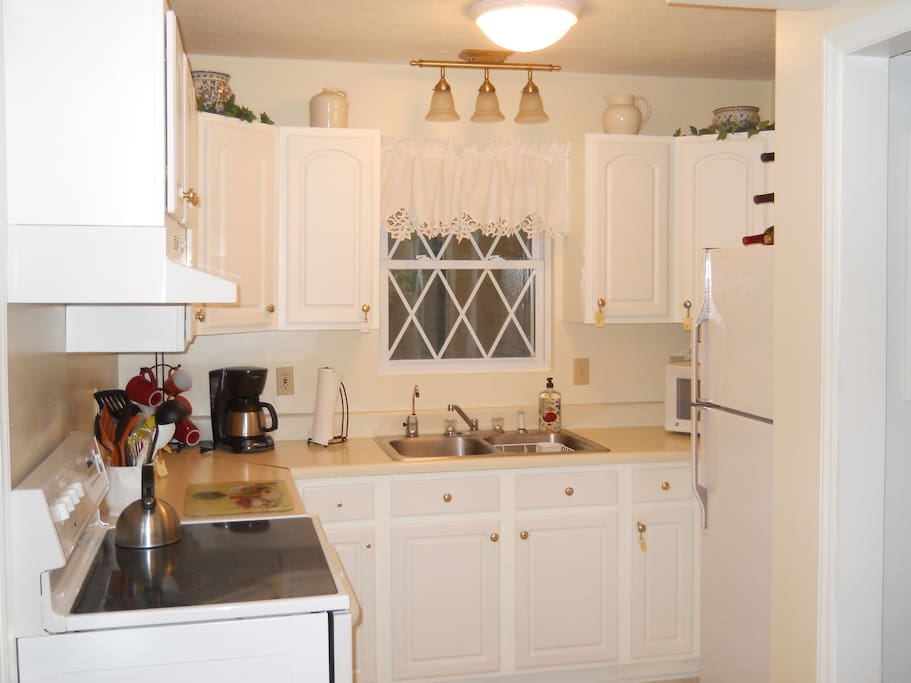 This is a fully equiped kitchen so enjoy!