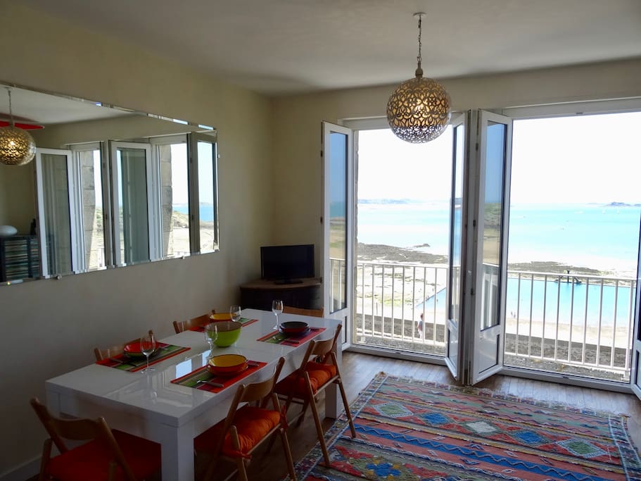Salon-séjour vue sur mer