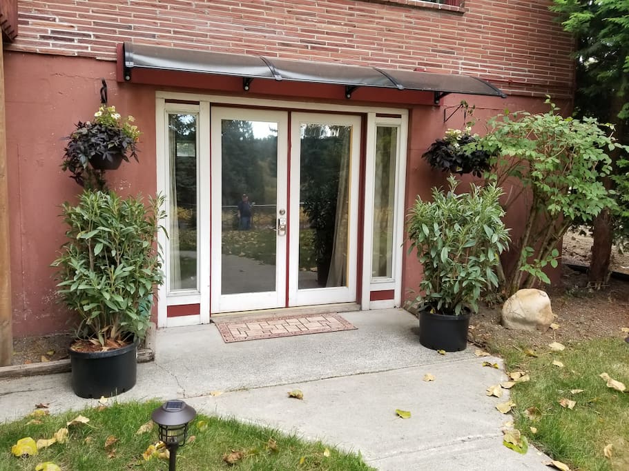 Includes overhang to keep you dry