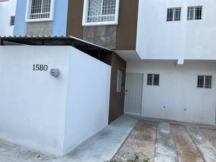 Cozy house well located with parking Holiday homes for Rent in