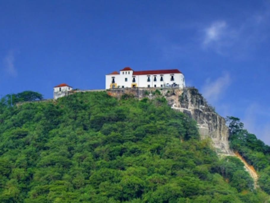 Cerro de la popa ( a 10 minutos)