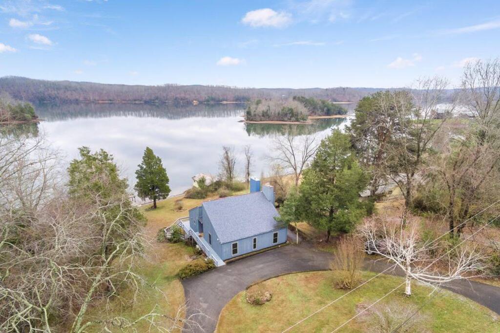 Watts Bar Lake House Houses for Rent in Spring City, Tennessee