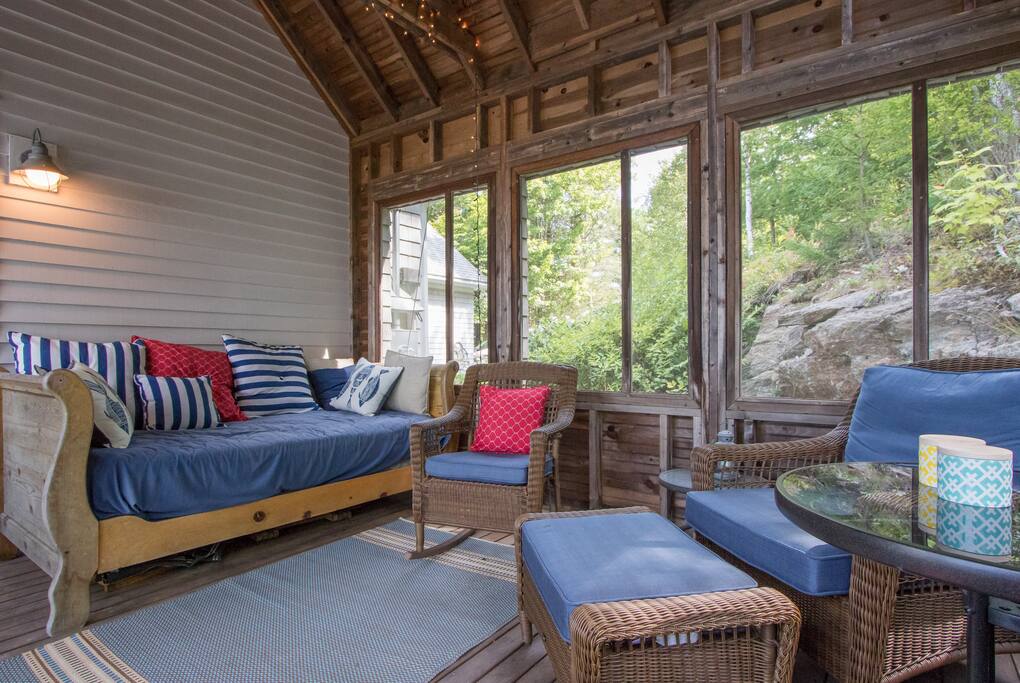 Screened in porch
