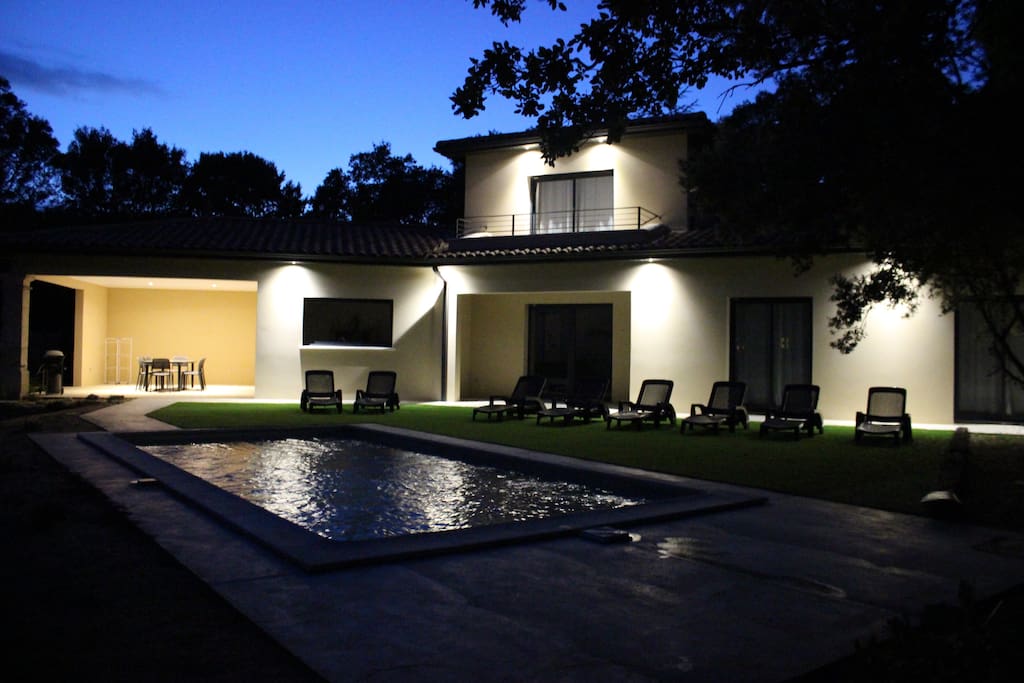 éclairage de nuit de la villa