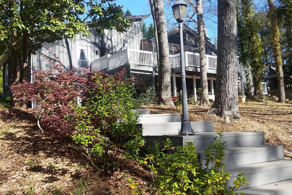 Private setting and pristine landscape!