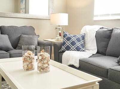 Siesta Key Village Suite 2: a block to the beach!