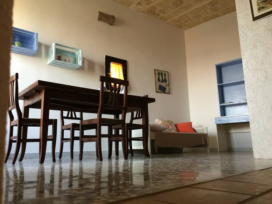 The dining and sitting room in Sole Uno