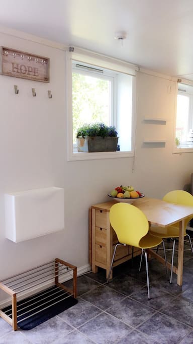 Practicle table that can be adjusted (2 - 4 persons). Storage option for coats/shoes/outware. Extra chairs as well as baby/toddler-chair are available upon request.