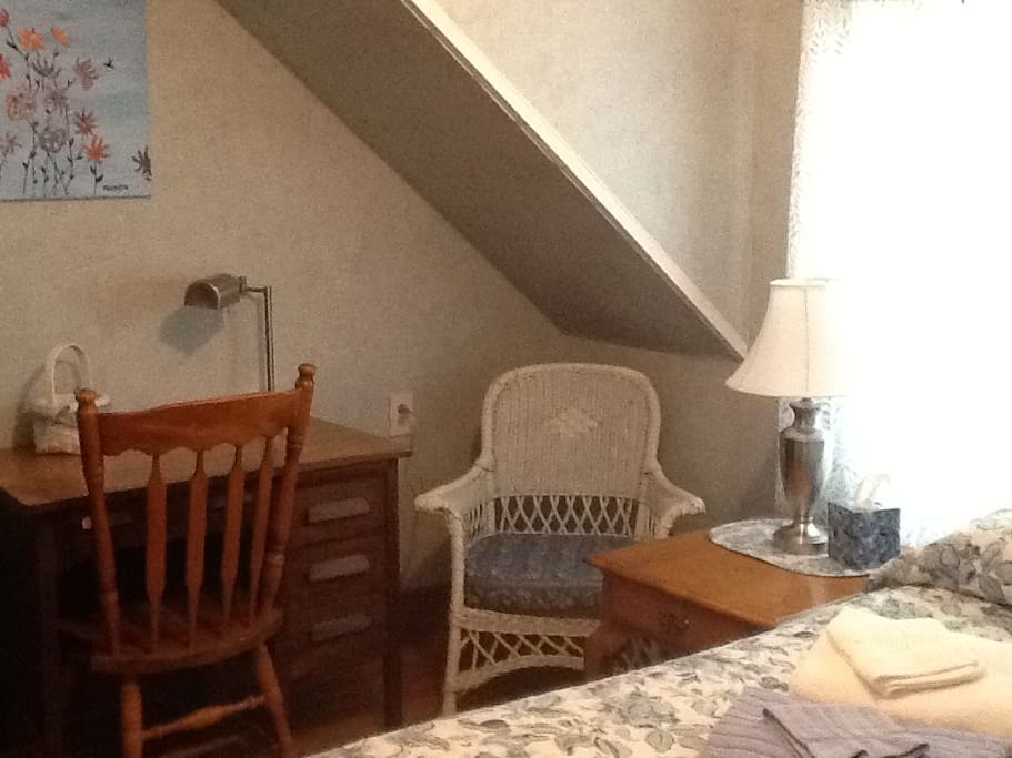 Nice desk and desk lamp