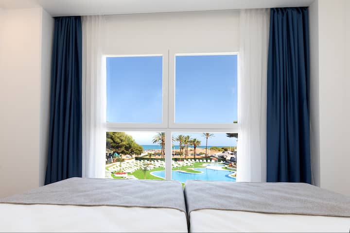 חדר עם שתי מיטות של 0'90