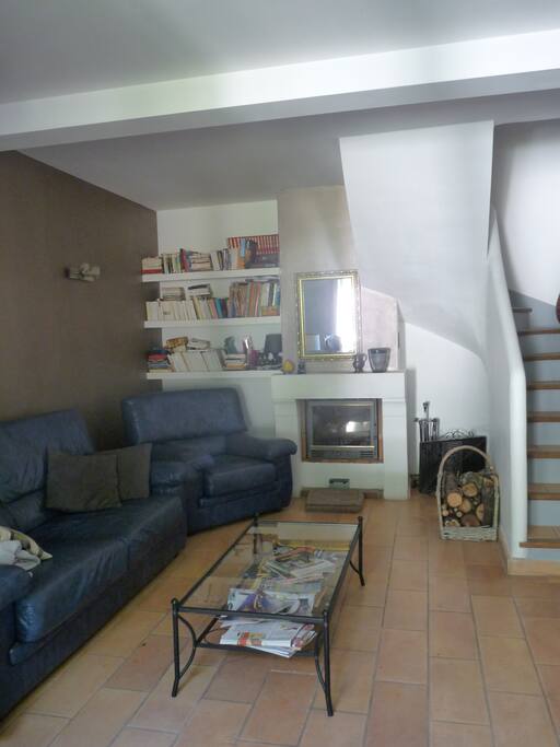 séjour avec montée escalier vers chambres