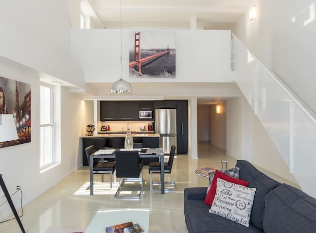 New!! Stylish 1450sf 2BR 2BA Condo-Osborne Village