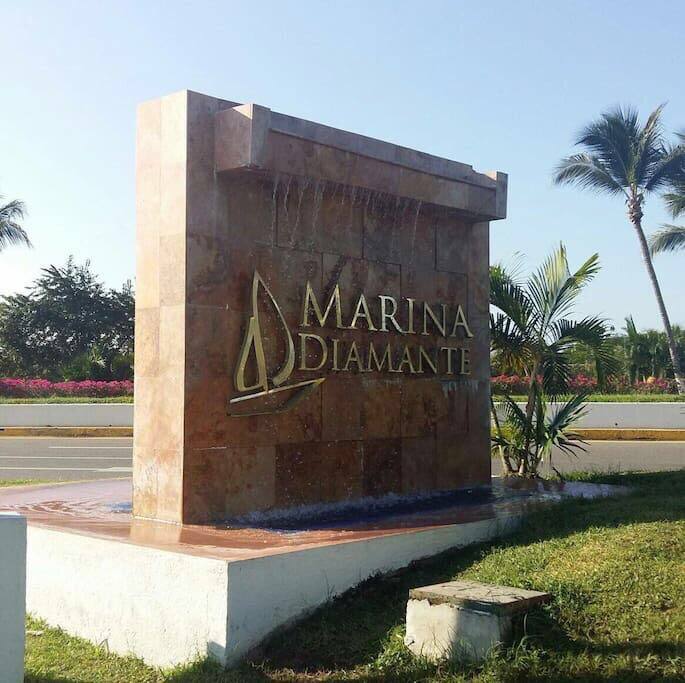 Uno de los fraccionamientos más lindos de la zona Diamante de Acapulco, te queda todo súper cerca.
