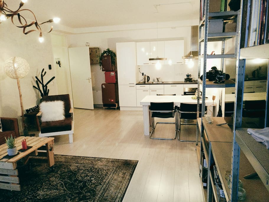 Living with kitchen +dishwasher