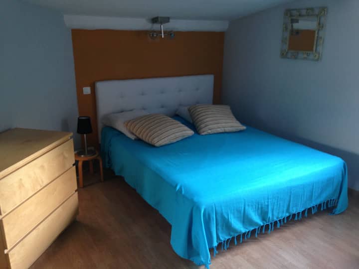 غرفة بسرير 160
غرفة نوم بسرير بحجم كبير