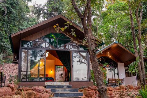 Emerald cottage private plunge pool & common pool.