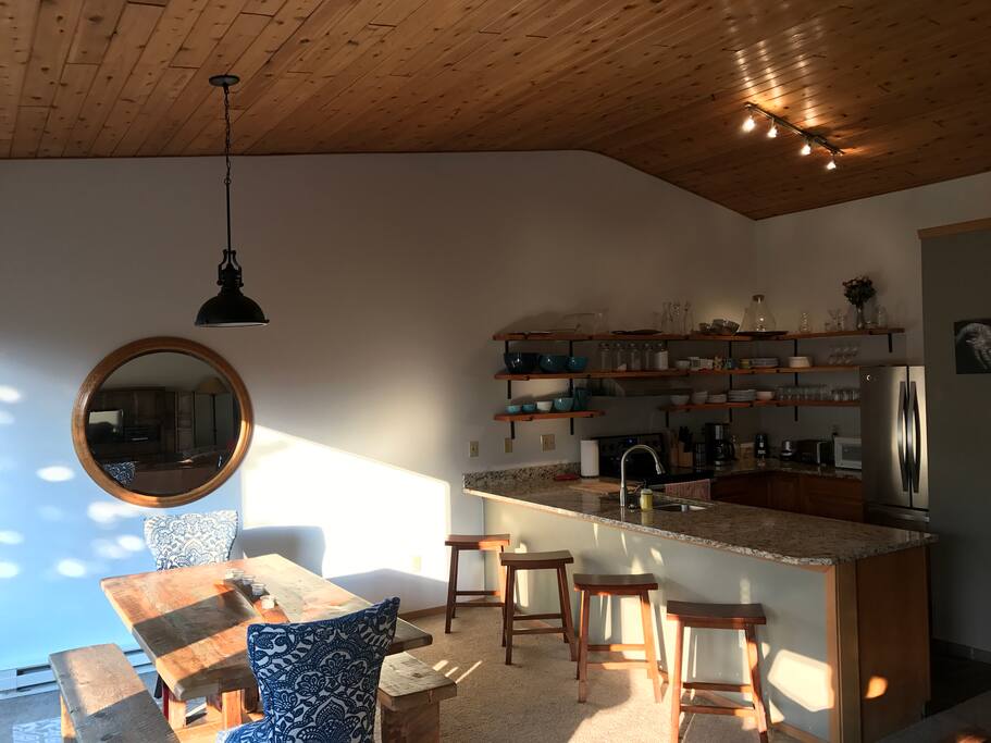 Big picture windows let in the afternoon light, easy dining to kitchen area flow. The high ceilings and 'great room' lay-out make this condo feel open and inviting.