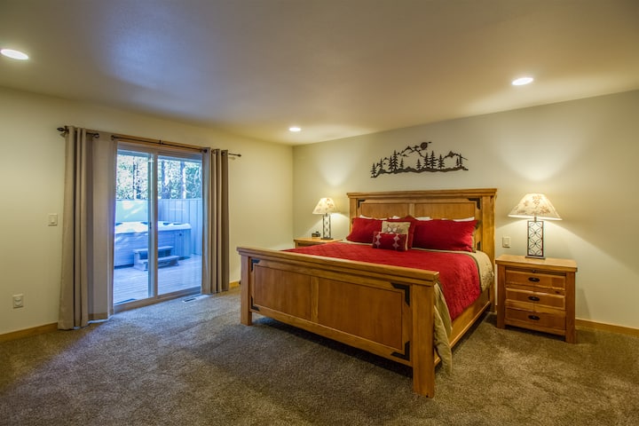 След това спалня с двойно легло