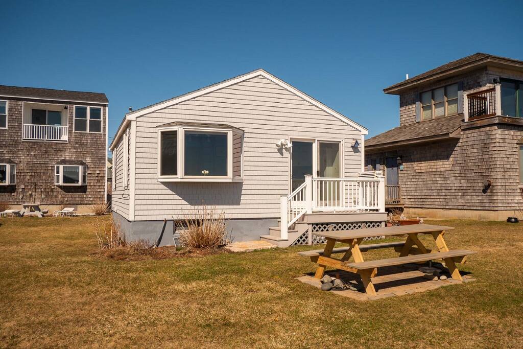 Picnic table available for easy outside dining