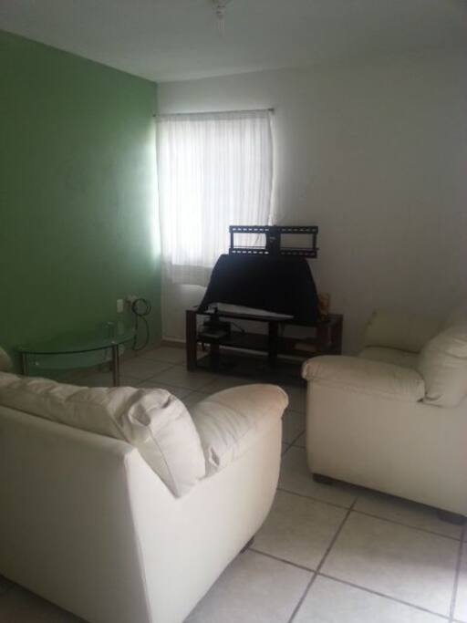sla con mueble de televisión
