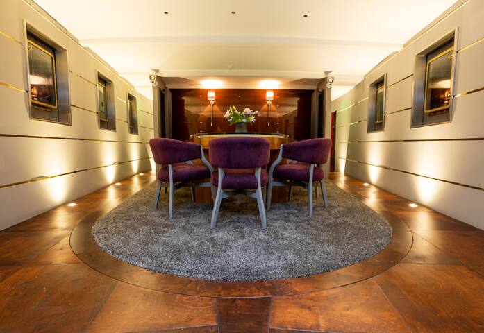 130ft Classic Yacht near Man Utd & Media City gallery image 4