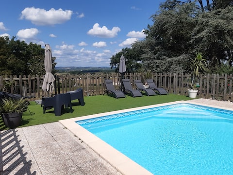 Charming house in the countryside, heated pool