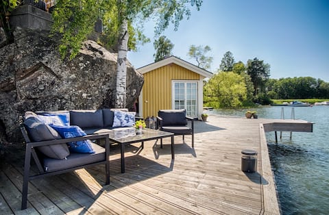 Guest house with sauna by the lake, close to Sthlm