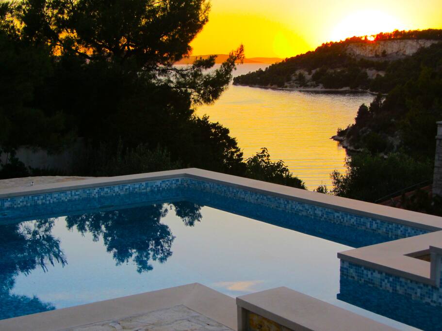 Sea view with swimming pool area