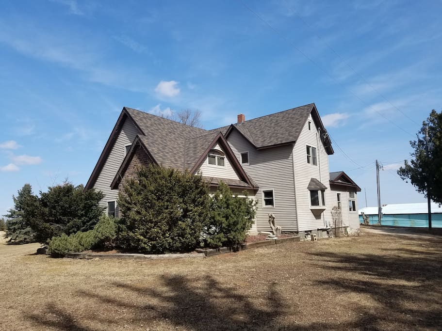 Unique Hilltop Country Living. Liiving