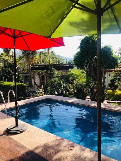 Country house with swimming pool, terrace and fronton.