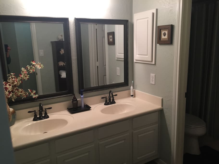 Guest bath with two sinks