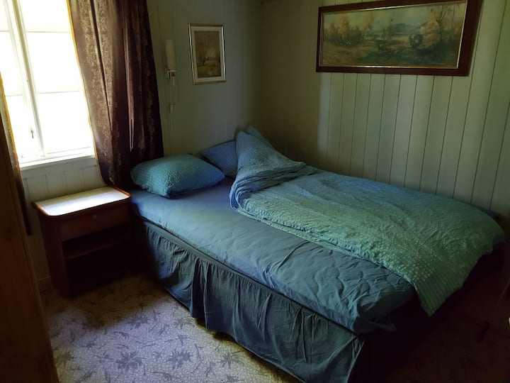 Dormitorio con cama doble + litera