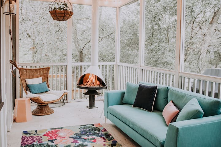 Spacious Modern Farmhouse Retreat Central Austin