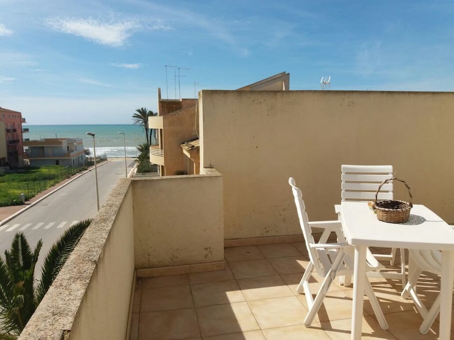 terrazzino con veduta sul mare