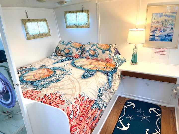 Your Master Stateroom with very comfortable Queen size bed. 
