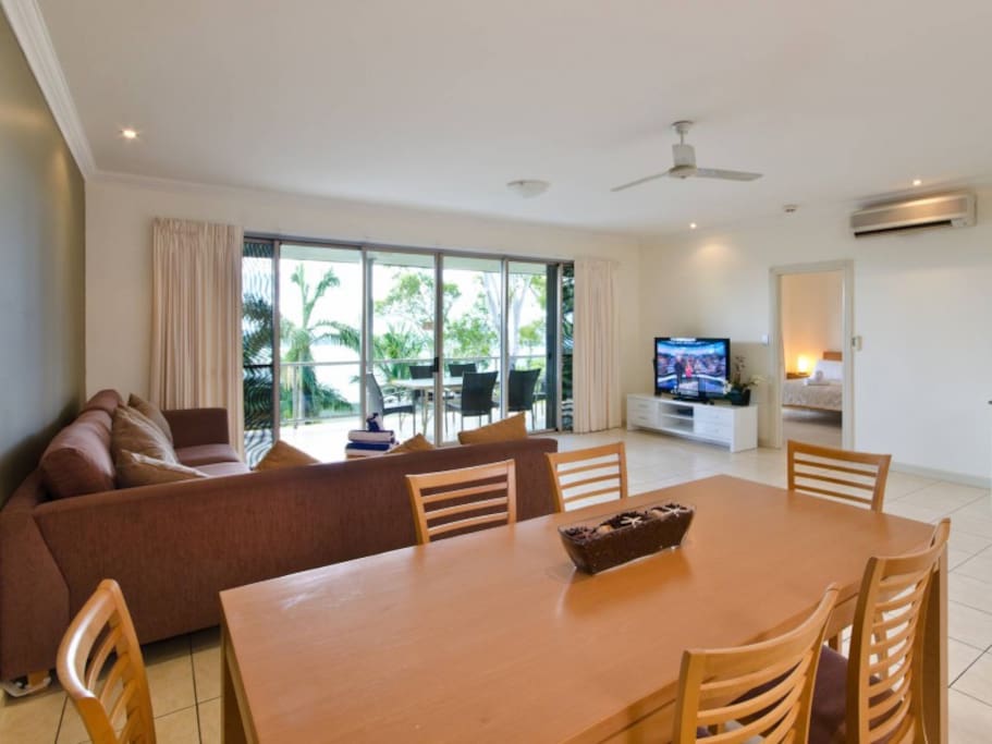 Dining/Lounge