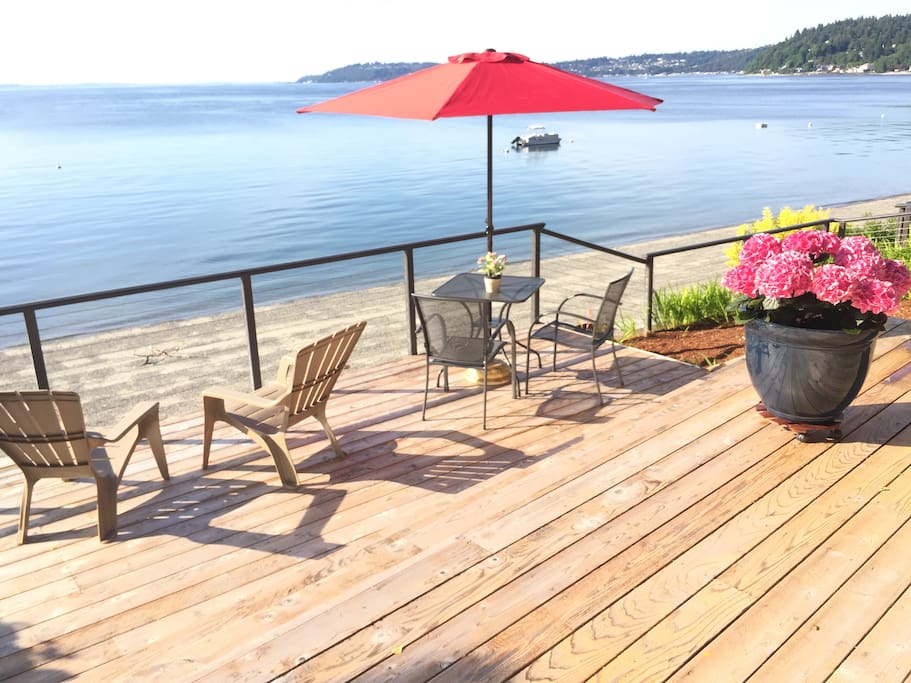...relaxing private deck… A great place to spend your days and evenings on Puget Sound.