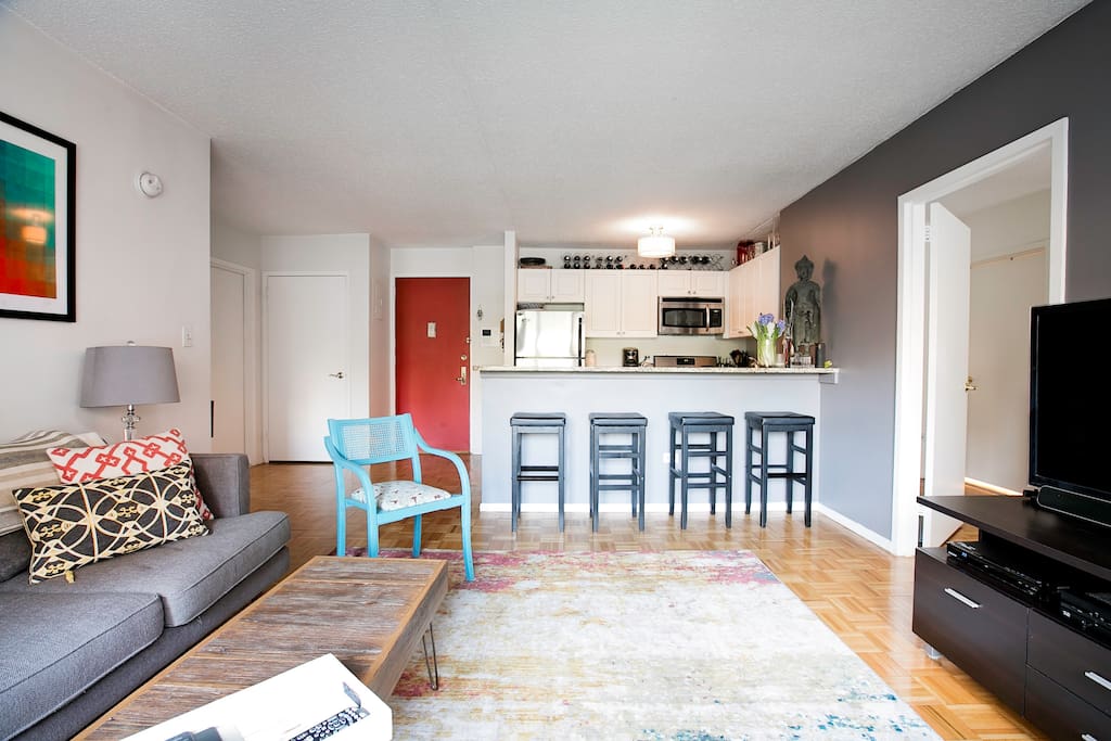 Open concept living room / kitchen