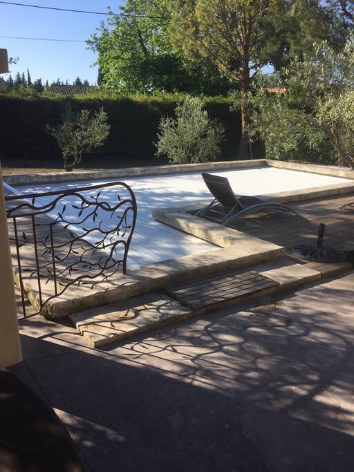 Accès à la piscine ...