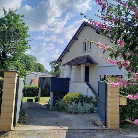 Top Airbnb: Family home a short walk to the beach. in Saint Nazaire