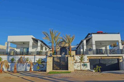 new luxurysix bedroom,four bath