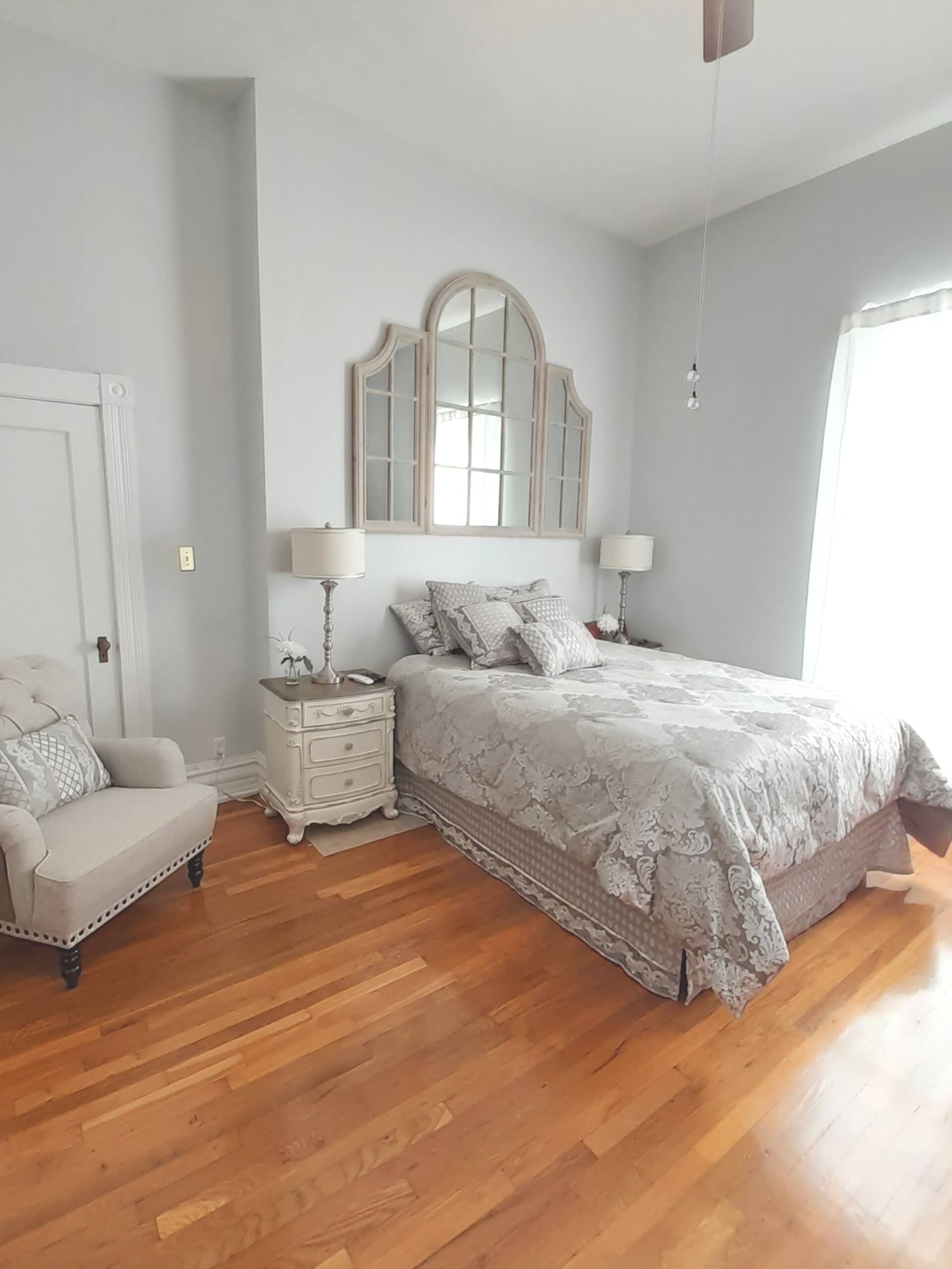 King Lux Bedrm w Living Rm near Main St & UVa-Wise