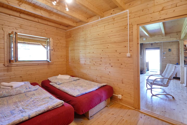 ห้องนอนและส่วนหนึ่งของห้องนั่งเล่น