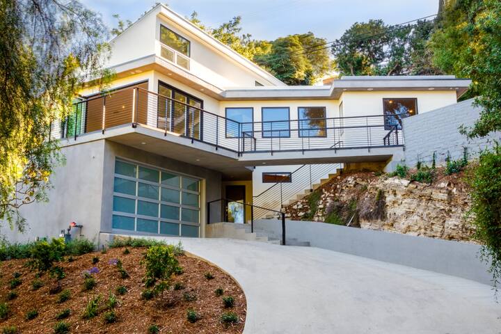 Quiet 3BR/3B Sherman Oaks Oasis