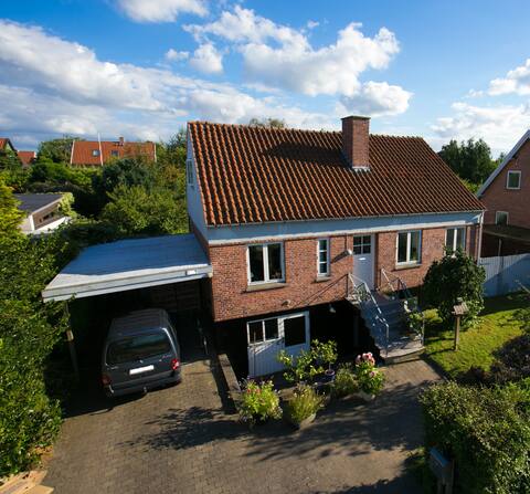 Comfy, "hyggeligt" old Danish house close Copenh.